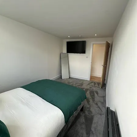 6 Guests Free Parking Old Trafford 20min *