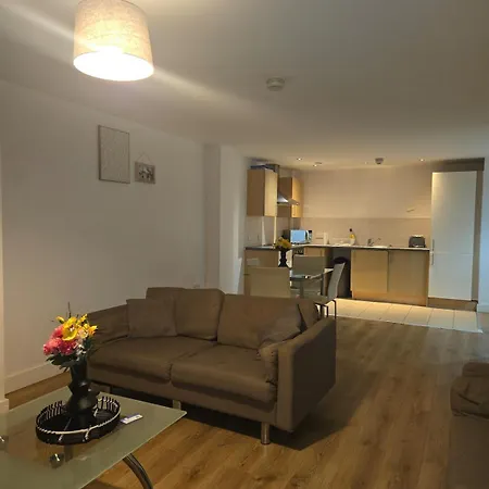 Spacious 2 Bedroom Centre Διαμέρισμα *