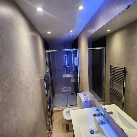 Appartement Charming Ground Floor Tudor Free Wifi *