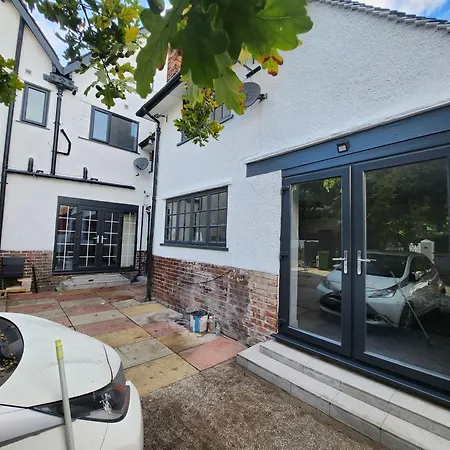 Charming Ground Floor Tudor Free Wifi Apartmán Manchester