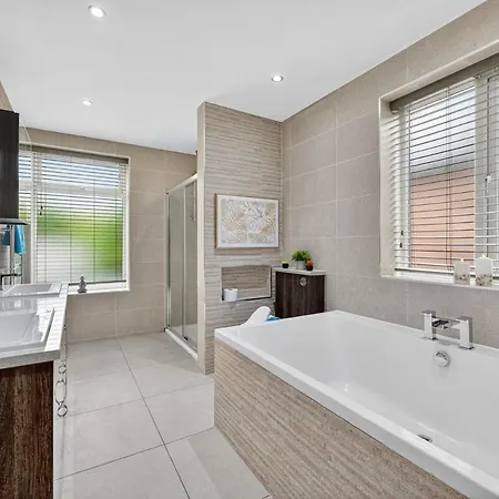 Four Bedroom House By Brookland Serviced Short Lets Salford With Free Wifi