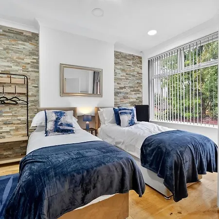 Apartment Four Bedroom House By Brookland Serviced Short Lets Salford With Free Wifi