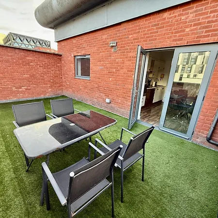 Bloom - Centre - Gated Parking Apartment *