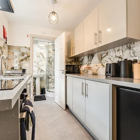 Апартаменты 1 Bed Near Coop Live Etihad Stadium *