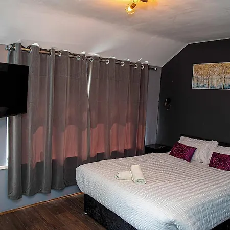 2br In Near Etihad Stadium With Parking