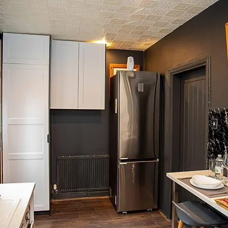 2br In Near Etihad Stadium With Parking *