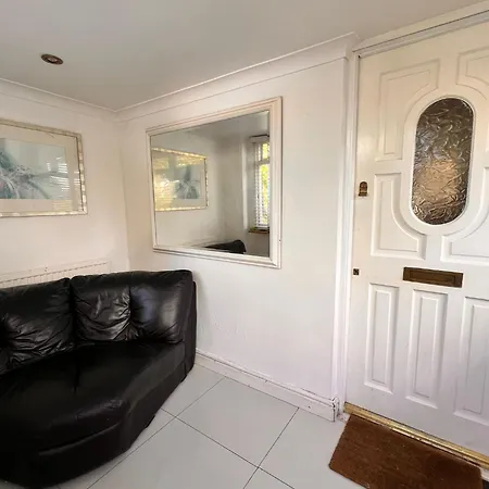 شقة Stylish To Rent 100m From The Etihad And Coop Live *