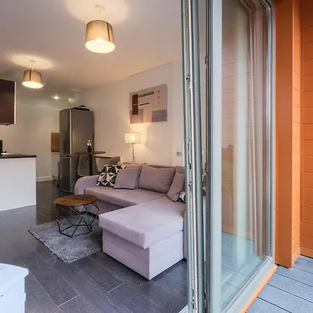 Modern 2 Bed With Balcony By Arndale Διαμέρισμα *