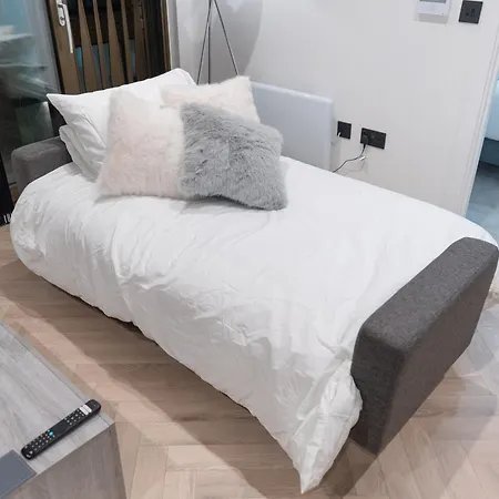 One Bed Flat 7 Mins Walk To Piccadilly Apartment