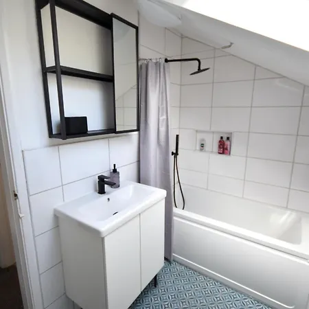 펜션 Stylish 1br Retreat With Garden And Rustic Kitchen *
