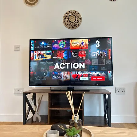 With - Terrace - Gym- Free Parking- Next To Man Stadium & Centre *