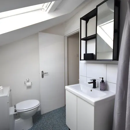 펜션 Stylish 1br Retreat With Garden And Rustic Kitchen