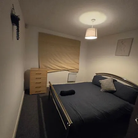 Spacious 2 Bedroom Centre شقة *