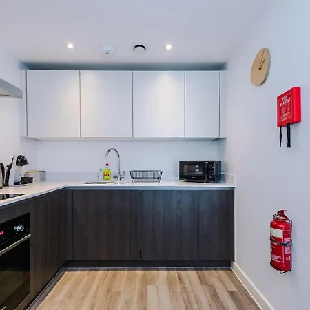 Апартаменты Stylish Two Bedroom With Balcony *