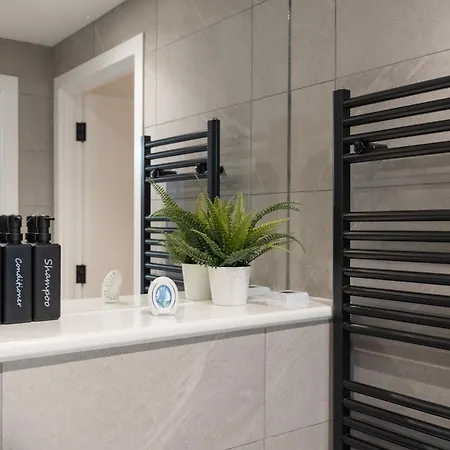 One Bed Flat 7 Mins Walk To Piccadilly *