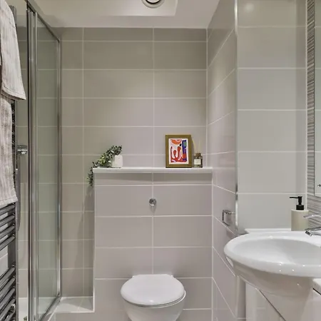 For Students Only - Tatton House In Apartman *