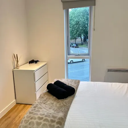 Condo-terrace-gym-games -free Secure Parking- Apartament Manchester