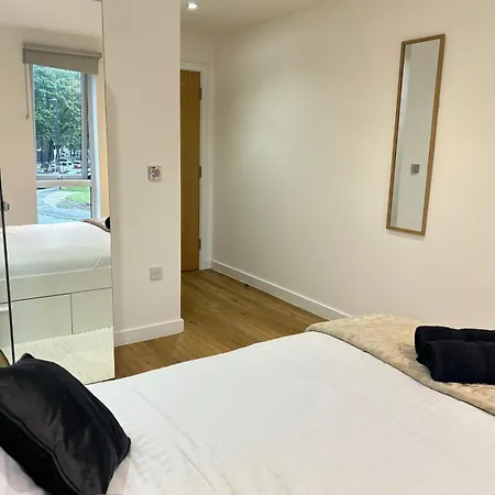 Apartament Condo-terrace-gym-games -free Secure Parking- Manchester