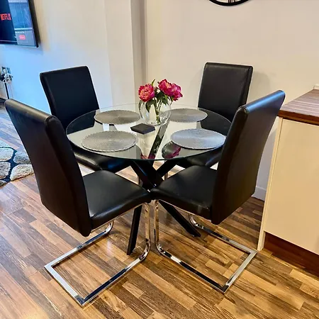 Bloom - Centre - Gated Parking Apartment