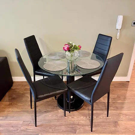 Bloom - Centre - Gated Parking Apartment