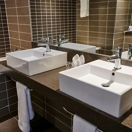 Crowne Plaza Centre By Ihg Hotel
