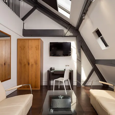 Roomzzz Apartmanhotel 4*