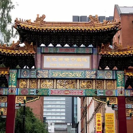 Roomzzz Apartmanhotel 4*