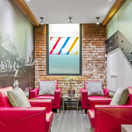 Apartmanhotel Roomzzz 4*