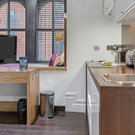 Apartmanhotel Roomzzz 4*