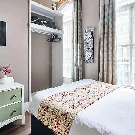 Lushpads 4* Mánchester