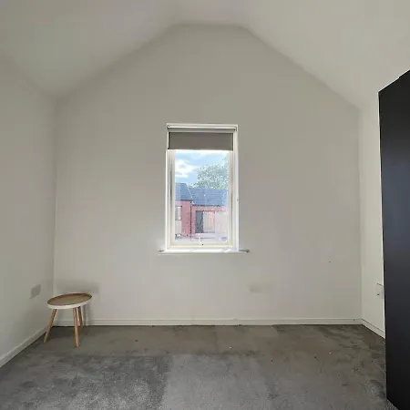 Modern New Build 3 Bed House Manchester Stockport Apartment