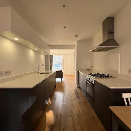 Modern New Build 3 Bed House Manchester Stockport Apartment Manchester