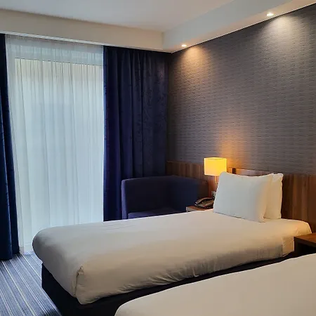 Express Centre By Ihg Hotel 3*