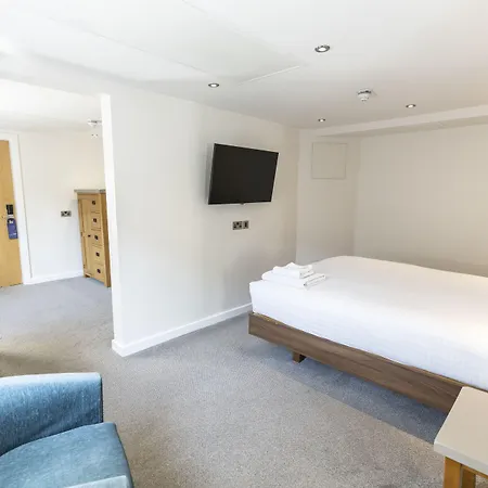 Hotel The Waterside And Leisure Club 3*