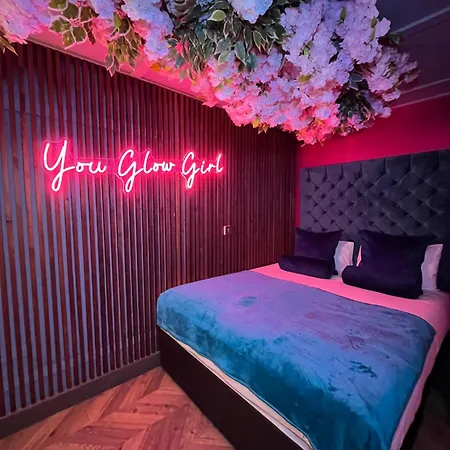 Manchester's Only Private Party For 12 With Makeup Apart Otel