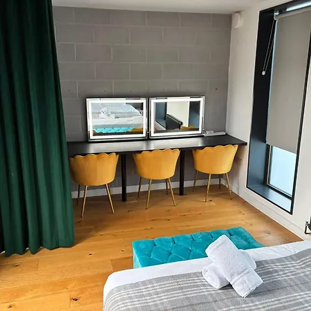 4 Bed Canal St Townhouse Free Parking Manchester
