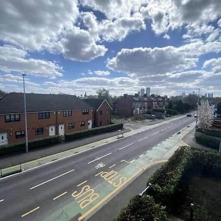 Fresh Private In Shared 2 Bed Flat Camp Street