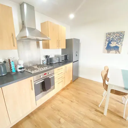 Fresh Private In Shared 2 Bed Flat Camp Street منزل للإقامة *