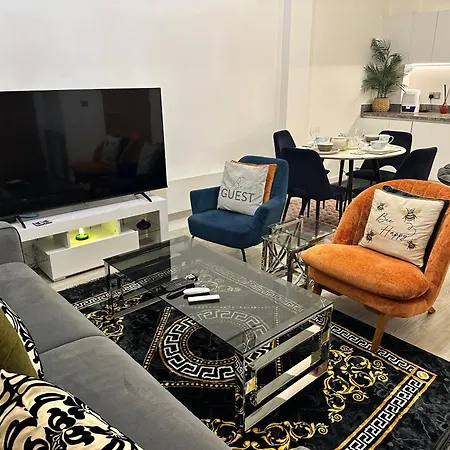 Villa Mega7 Spacious 2bedroom Apartment, 2 Bathrooms, Balcony And Free Parking Manchester