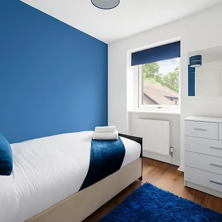 Modern 2 Bedroom House With Parking Hébergement de vacances Manchester
