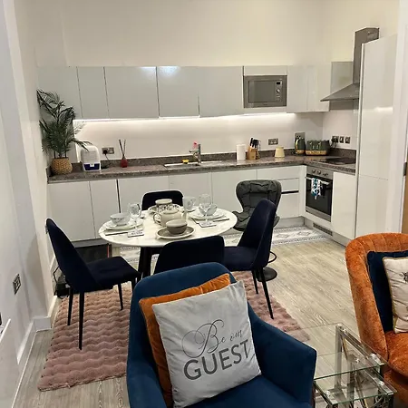 Mega7 Spacious 2bedroom Apartment, 2 Bathrooms, Balcony And Free Parking Villa