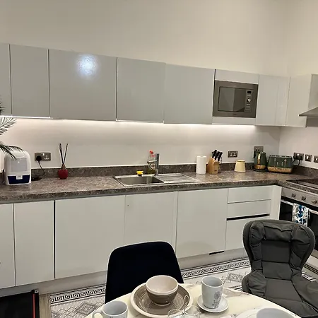 Mega7 Spacious 2bedroom Apartment, 2 Bathrooms, Balcony And Free Parking