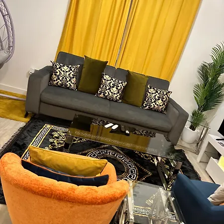 Villa Mega7 Spacious 2bedroom Apartment, 2 Bathrooms, Balcony And Free Parking *