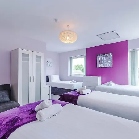 Large Townhouse By The Etihad & Coop Live Arena With Free Parking *