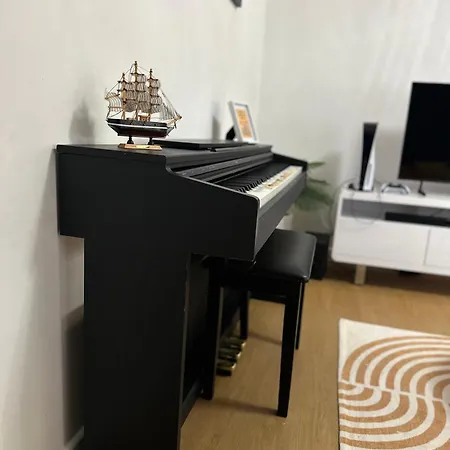 Centrally Located Modern 2 Bedroom Apartment, Minutes Walk To Ao Arena * Manchester