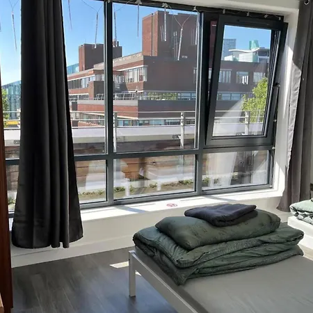 2-bed Sleeps 5 - Free Parking - Balcony Apartmán