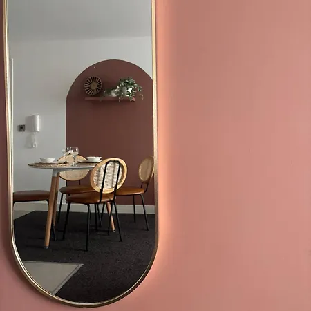 Stylish 2 Beds W/ Free Parking Near Old Trafford Apartmán