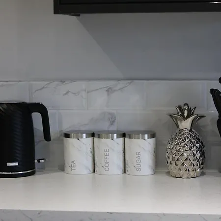 Comfort 2br By Eason Short Lets Denton * Manchester