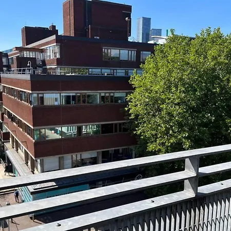 Apartment 2-bed Sleeps 5 - Free Parking - Balcony *