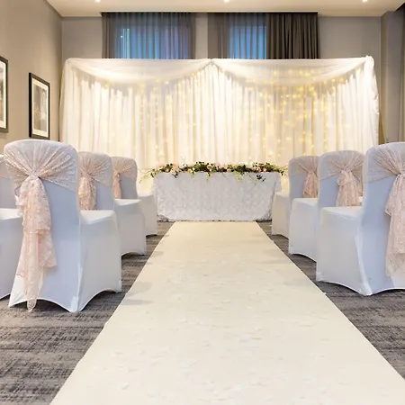 호텔 홀리데이 인 - 시티 센터 4*